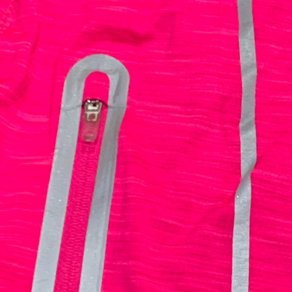 REEBOK~pink Reebok pink Sleeveless REFLECTIVE RUNNING TANK TOP Size M - Picture 2 of 5